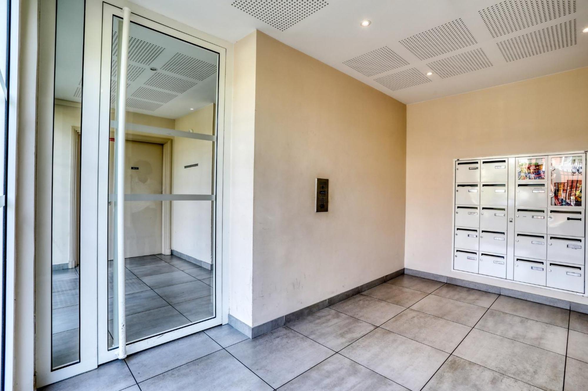 "Le Serenity ", Appartement Spacieux ,Balcon, Parking Prive Gratuit, Netflix, Proche Cdg Et Stade De France Stains Luaran gambar
